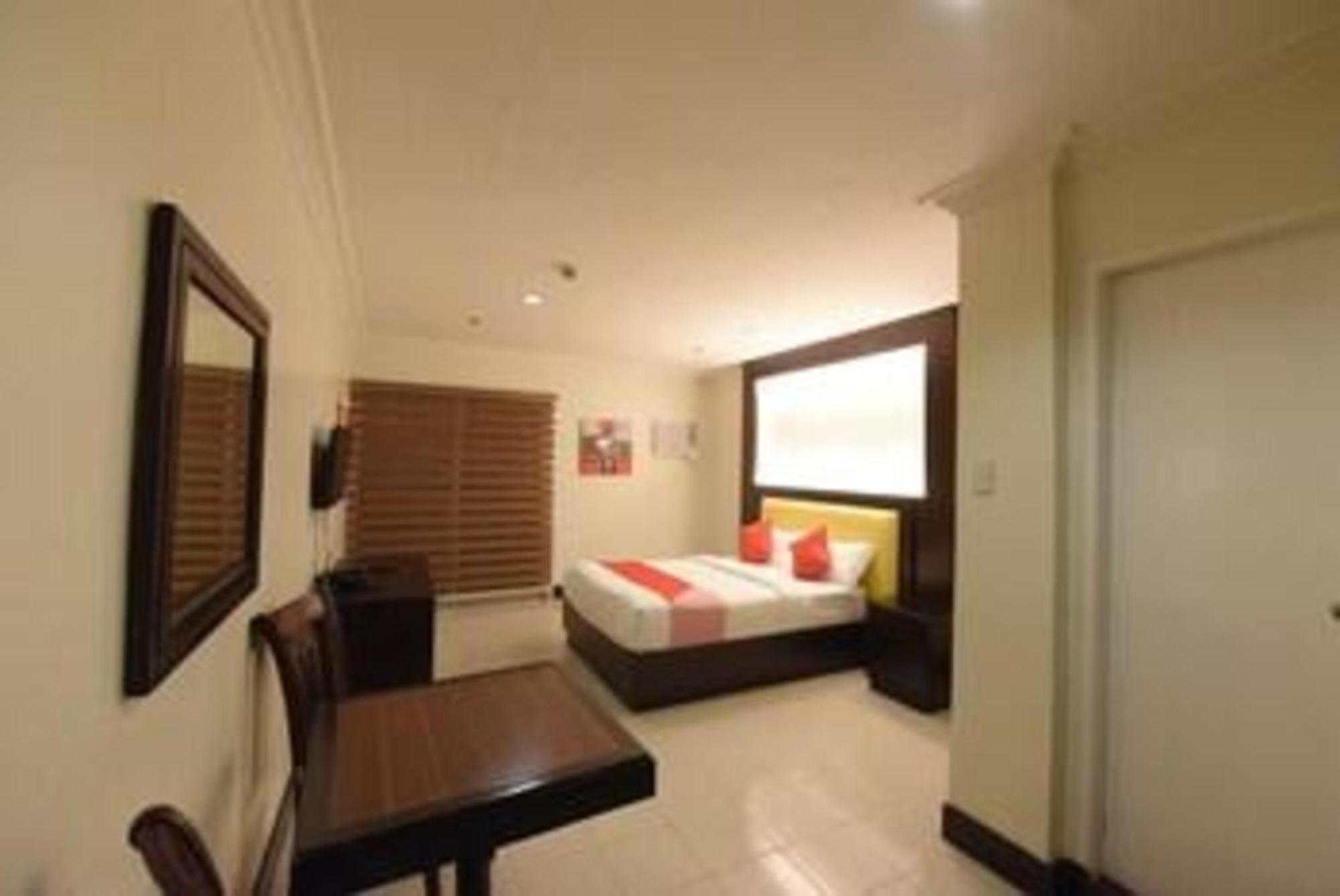 Oyo 115 Northridge Mansions Hotel Quezon City Buitenkant foto