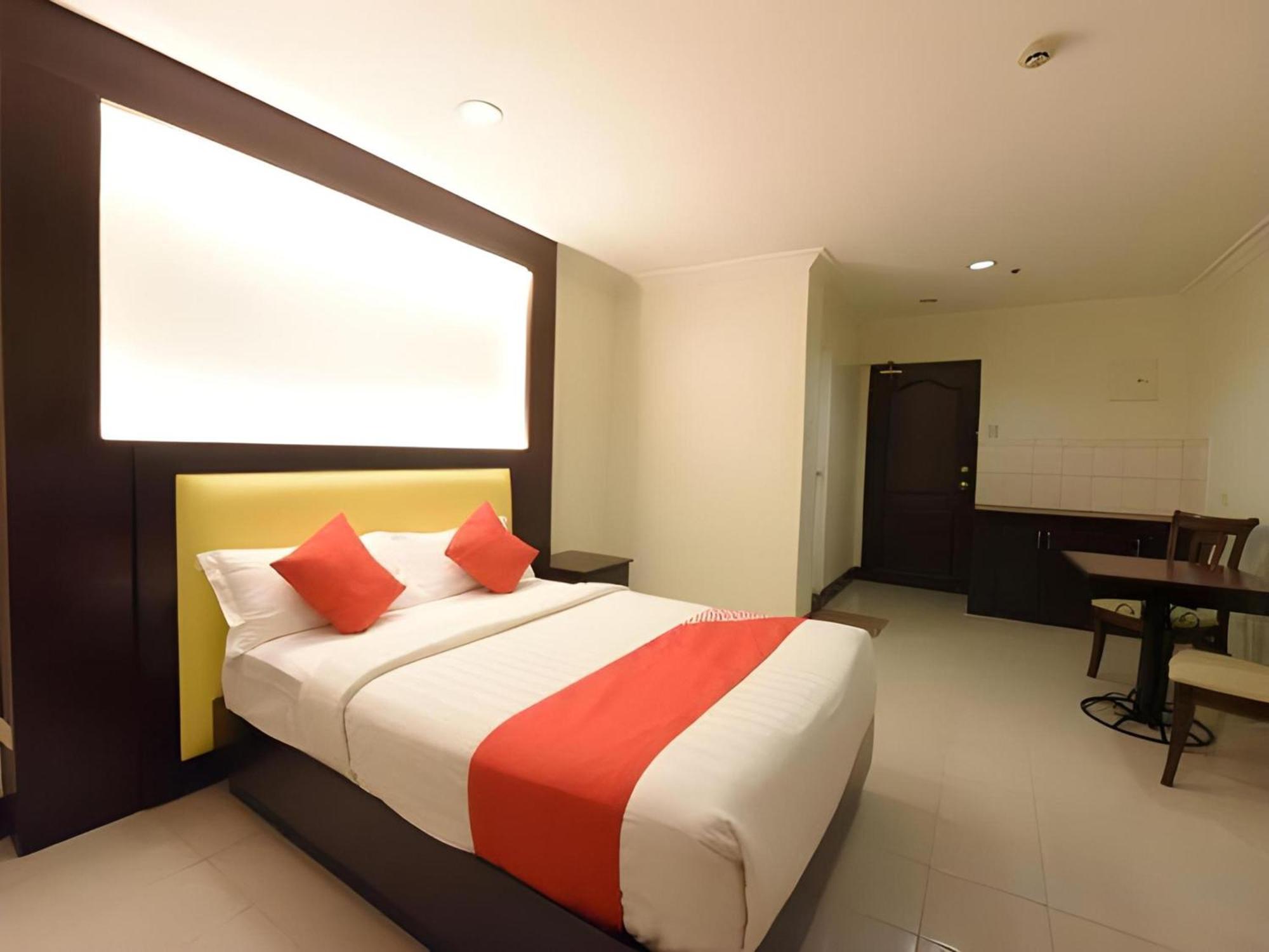 Oyo 115 Northridge Mansions Hotel Quezon City Buitenkant foto