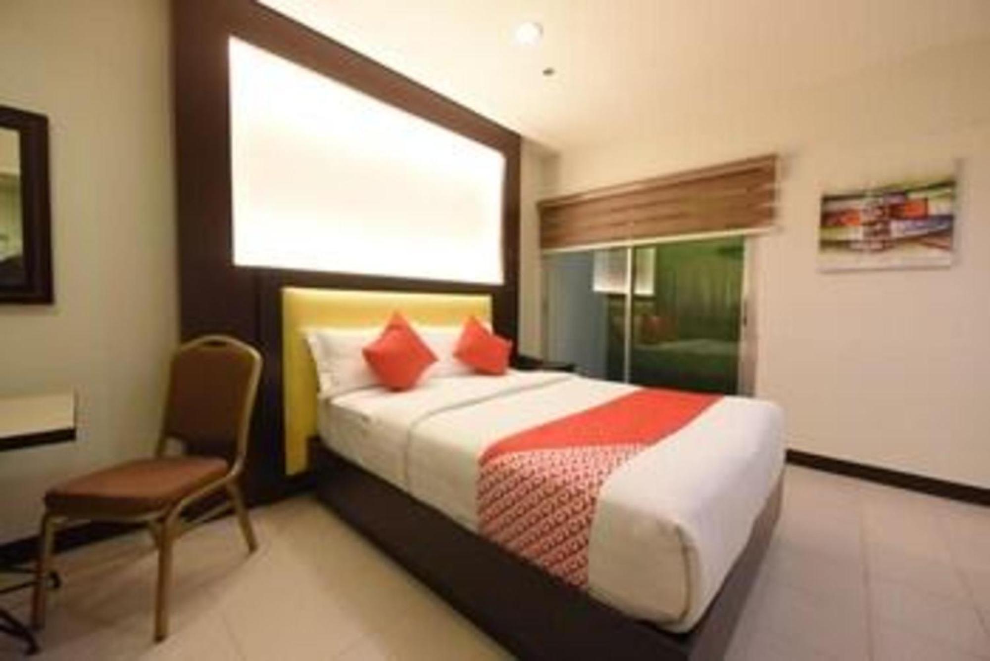 Oyo 115 Northridge Mansions Hotel Quezon City Buitenkant foto