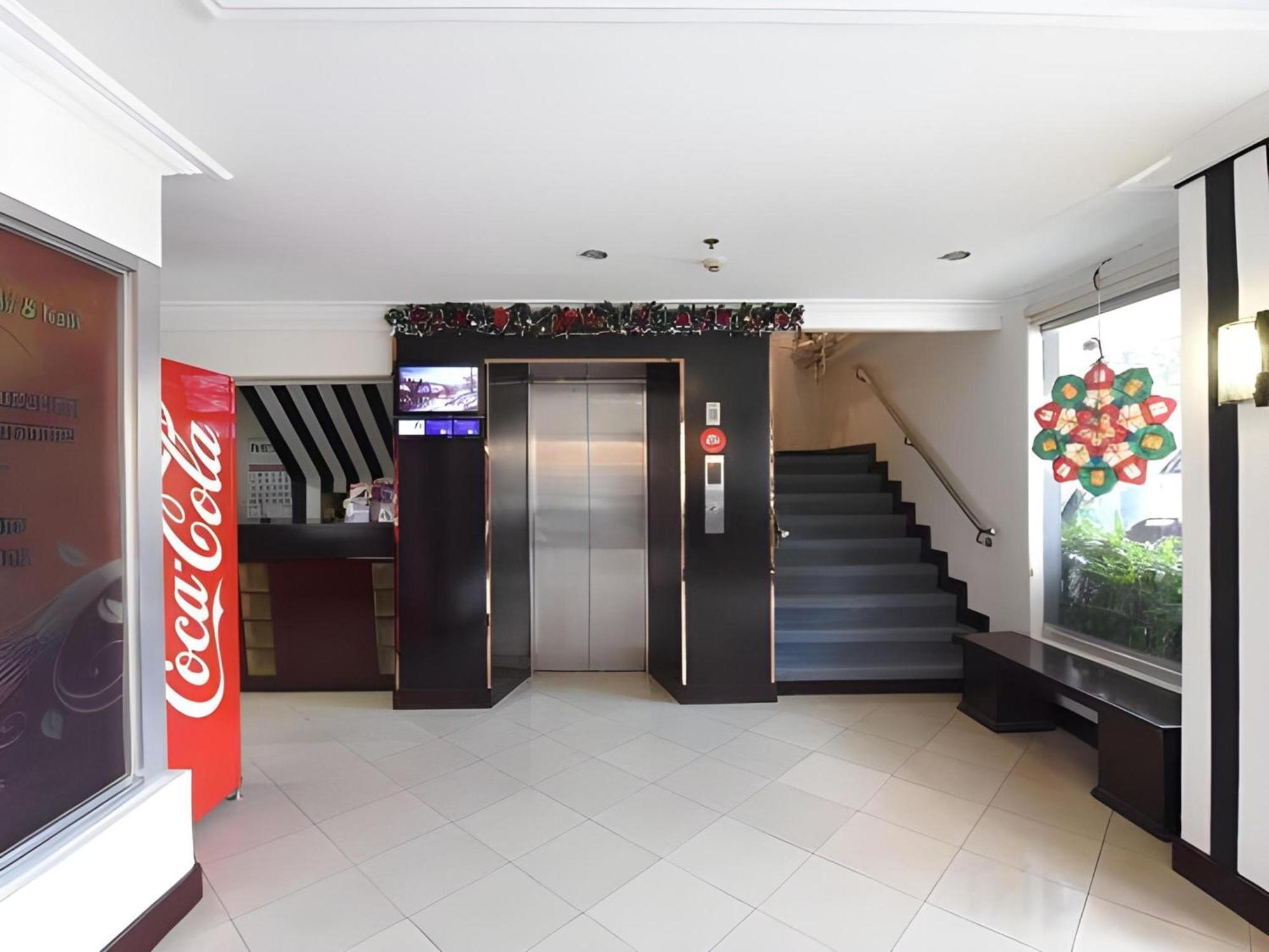 Oyo 115 Northridge Mansions Hotel Quezon City Buitenkant foto